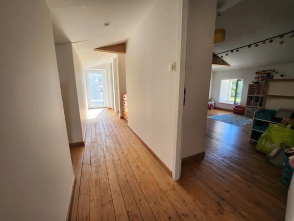 Mareuil-sur-Lay-Dissais (85320) Maison en pierre rénovée avec diverses dépendances et 4 chambres