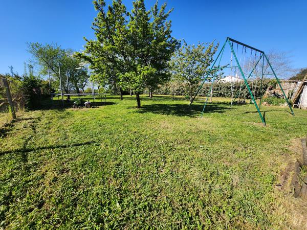 Mareuil-sur-Lay-Dissais (85320) Maison en pierre rénovée avec diverses dépendances et 4 chambres