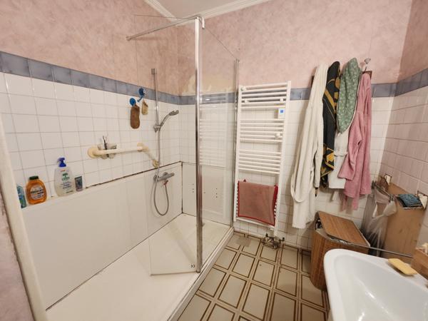 Mareuil-sur-Lay-Dissais (85320) Maison en pierre rénovée avec diverses dépendances et 4 chambres