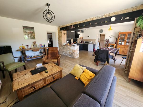 Mareuil-sur-Lay-Dissais (85320) Maison en pierre rénovée avec diverses dépendances et 4 chambres