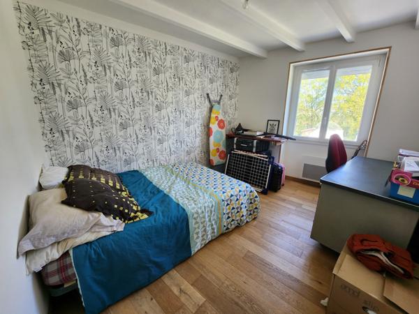 Mareuil-sur-Lay-Dissais (85320) Maison en pierre rénovée avec diverses dépendances et 4 chambres