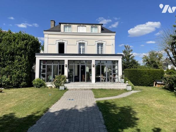 MAISON FAMILIALE AVEC JARDIN ET GARAGES