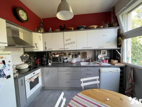 MAISON FAMILIALE AVEC JARDIN ET GARAGES