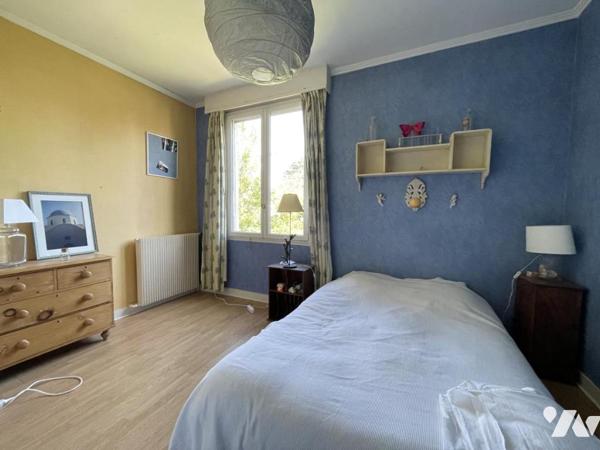 MAISON FAMILIALE AVEC JARDIN ET GARAGES