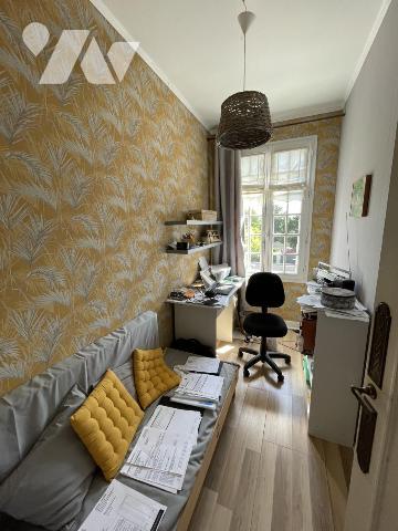 MAISON FAMILIALE AVEC JARDIN ET GARAGES