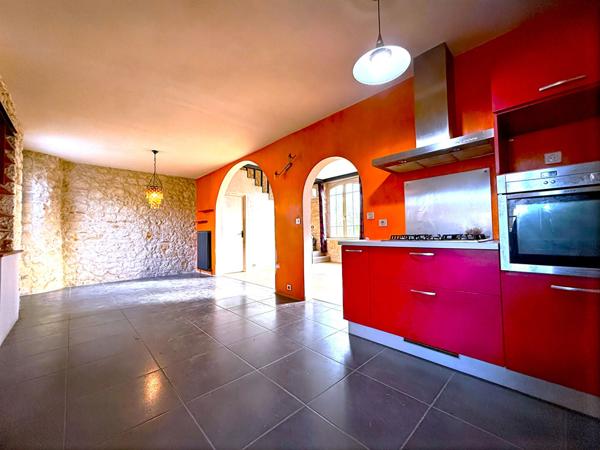 Charmante maison ancienne avec dépendance et jardin arboré ? Proche du bourg