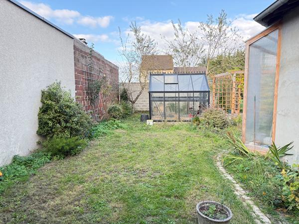 Charmante maison ancienne avec dépendance et jardin arboré ? Proche du bourg