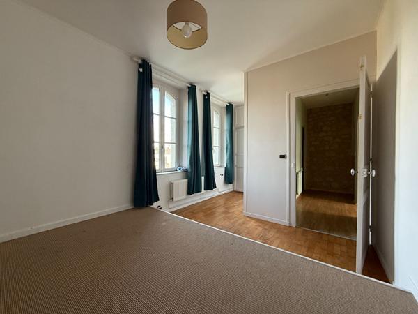 Charmante maison ancienne avec dépendance et jardin arboré ? Proche du bourg