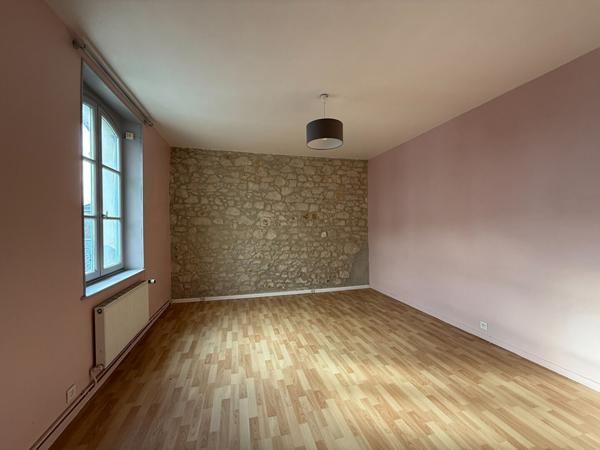 Charmante maison ancienne avec dépendance et jardin arboré ? Proche du bourg