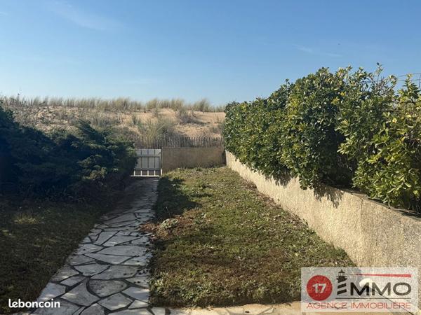 Belle balnéaire sur la plage