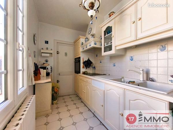 Belle balnéaire sur la plage