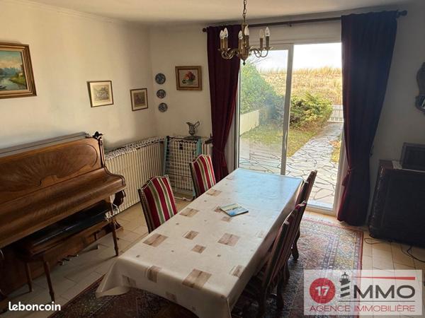 Belle balnéaire sur la plage