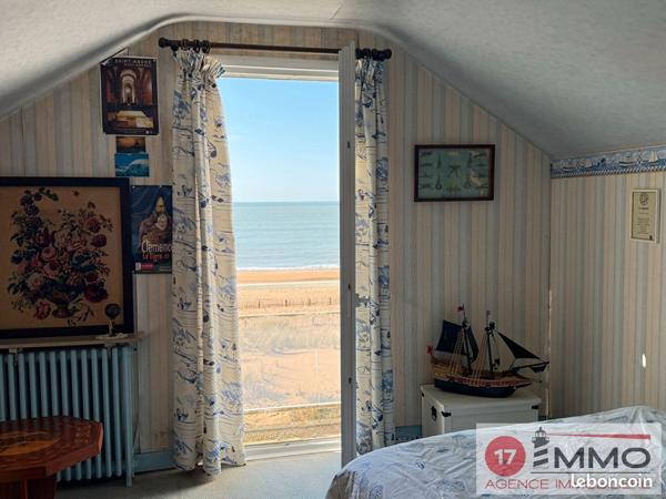 Belle balnéaire sur la plage