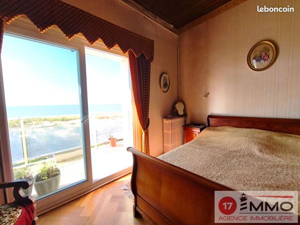 Belle balnéaire sur la plage