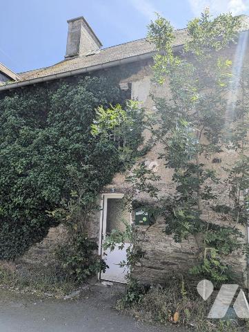 CANISY Dans bourg  petite maison de 3 pièces principales