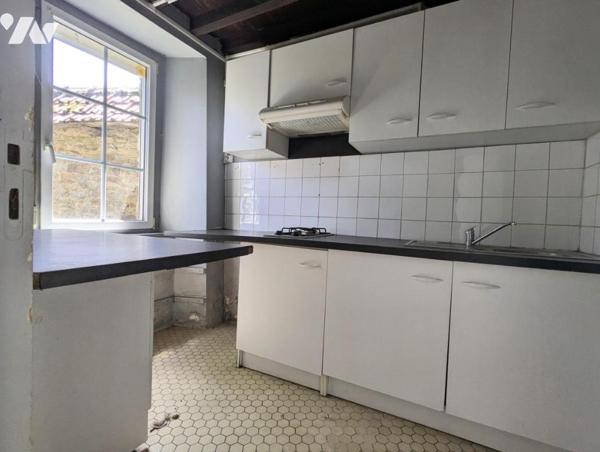 CANISY Dans bourg  petite maison de 3 pièces principales