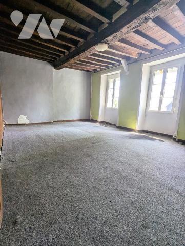 CANISY Dans bourg  petite maison de 3 pièces principales