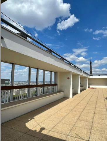 Studio à faibles charges dans une  tour avec piscine 