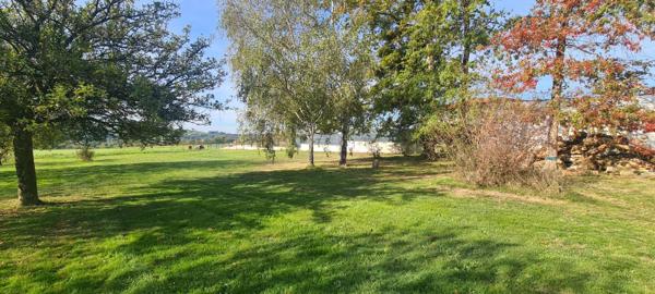 Terrain constructible St Crespin 1146 M² en second rideau, non viabilisé. Accès avec empierrement réalisé (avec passage des fourreaux)