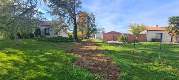 Terrain constructible St Crespin 1146 M² en second rideau, non viabilisé. Accès avec empierrement réalisé (avec passage des fourreaux)