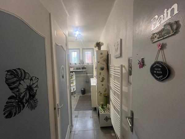 Maison de plain-pied avec piscine sur plus de 4 000 m² de terrain arboré