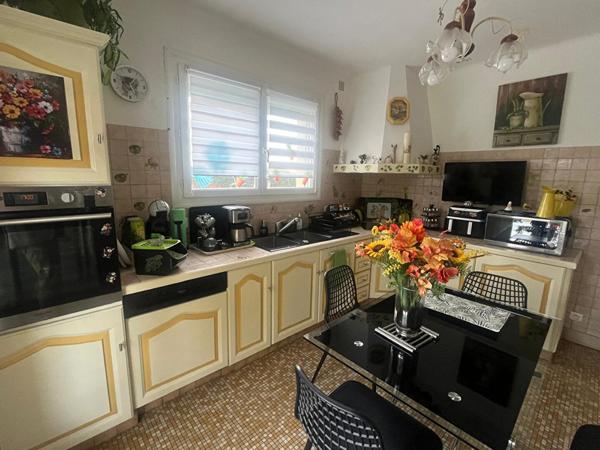 Maison de plain-pied avec piscine sur plus de 4 000 m² de terrain arboré