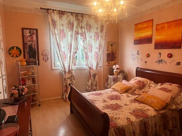 Maison de plain-pied avec piscine sur plus de 4 000 m² de terrain arboré