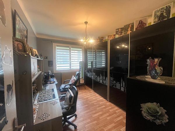 Maison de plain-pied avec piscine sur plus de 4 000 m² de terrain arboré