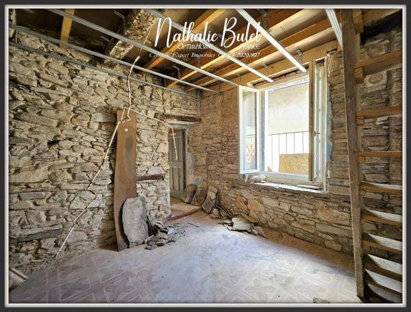 MAISON À RÉNOVER ENTIÈREMENT + SECONDE MAISON MITOYENNE À RÉHABILITER – 60 M² HABITABLES – GARAGE ET DÉPENDANCES – SAINT-PONS-DE-THOMIÈRES