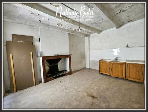 MAISON À RÉNOVER ENTIÈREMENT + SECONDE MAISON MITOYENNE À RÉHABILITER – 60 M² HABITABLES – GARAGE ET DÉPENDANCES – SAINT-PONS-DE-THOMIÈRES