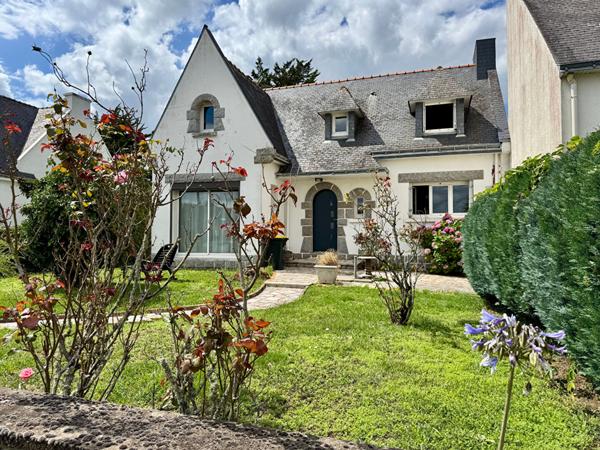 A vendre à DAMGAN, belle maison néobretonne sur sous sol complet et terrain de 762 m²