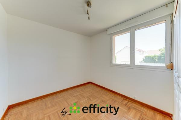 Appartement
         5 pièces
        - 100 m² 207 500 € *