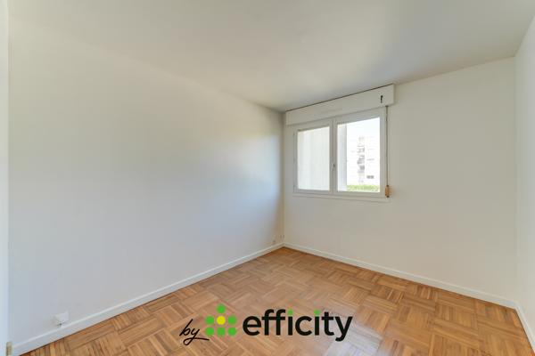 Appartement
         5 pièces
        - 100 m² 207 500 € *