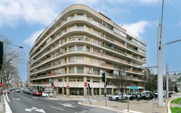 Appartement à vendre    2 pièces • 49,30 m2 Nice