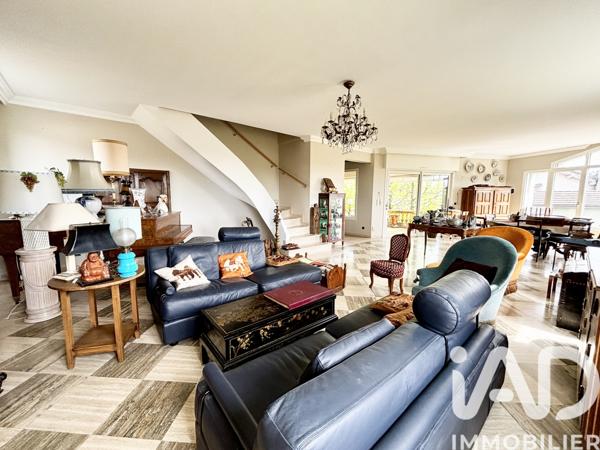 Maison à vendre 6 pièces 257 m² Saint-Priest-en-Jarez