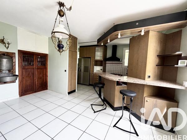 Maison à vendre 6 pièces 257 m² Saint-Priest-en-Jarez