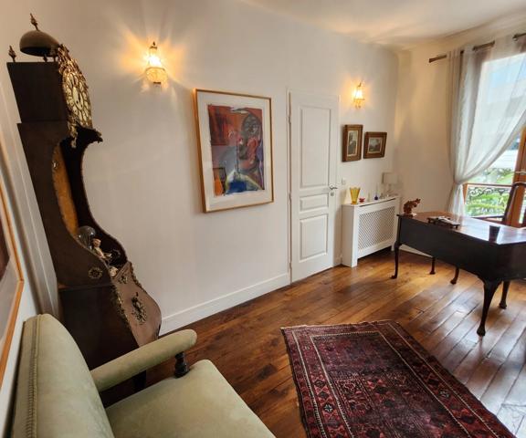 Puteaux (92800) MAISON DE MAITRE / HOTEL PARTICULIER - PUTEAUX / LES BERGERES 350 m² Garage et 2 parking