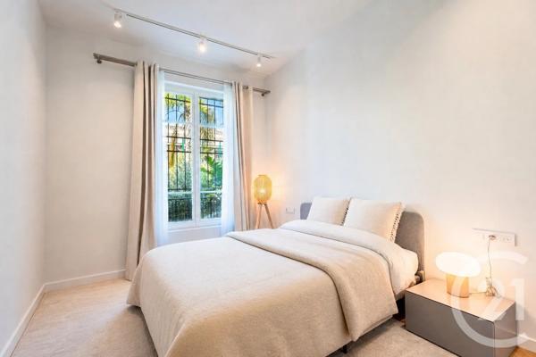 Appartement F4 à vendre  4 pièces - 95,42 m 2   BEAULIEU SUR MER  - 06