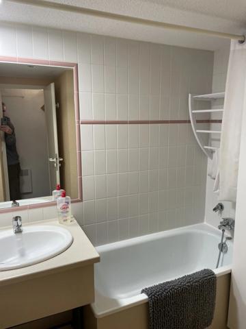 Appartement à vendre 2 pièces LA MONGIE (65) avec balcon, cellier, casier à ski et parking intérieur.