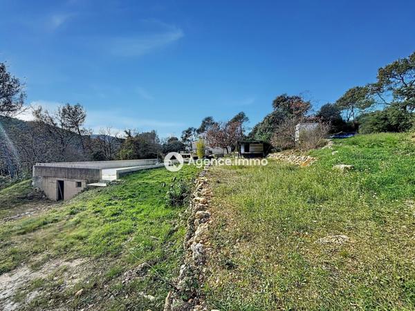 À vendre - Maison individuelle, 5 pièces située à Sainte-Anastasie-sur-Issole (83136)