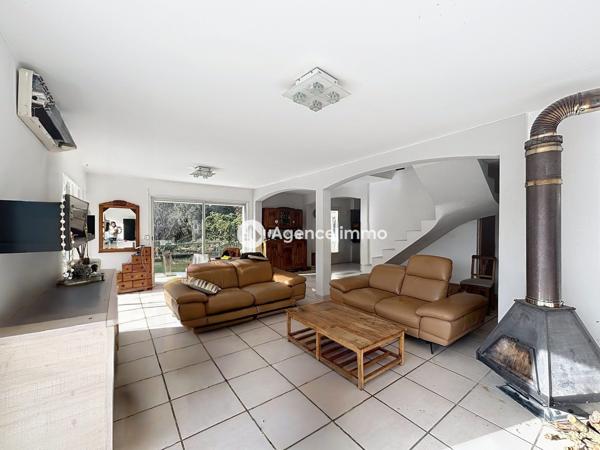 À vendre - Maison individuelle, 5 pièces située à Sainte-Anastasie-sur-Issole (83136)