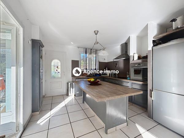 À vendre - Maison individuelle, 5 pièces située à Sainte-Anastasie-sur-Issole (83136)