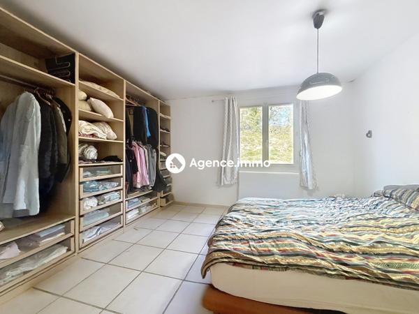 À vendre - Maison individuelle, 5 pièces située à Sainte-Anastasie-sur-Issole (83136)