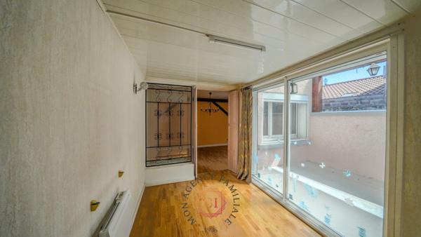 Maison
                                                                                                                                                                                                                                                                                                                        6 pièce(s)                                                                                                                                                                                                          3 chambre(s)                                                                                                                                                                                                          125  m²