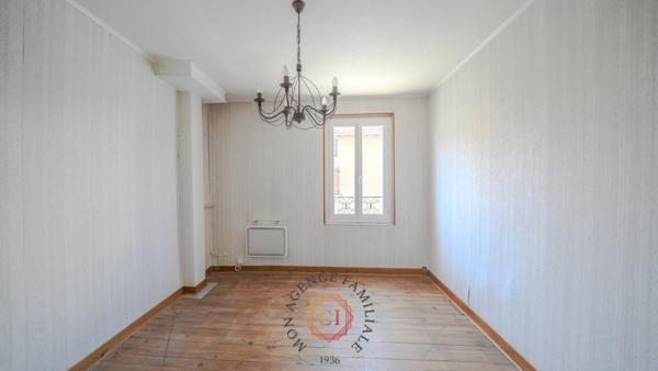 Maison
                                                                                                                                                                                                                                                                                                                        6 pièce(s)                                                                                                                                                                                                          3 chambre(s)                                                                                                                                                                                                          125  m²