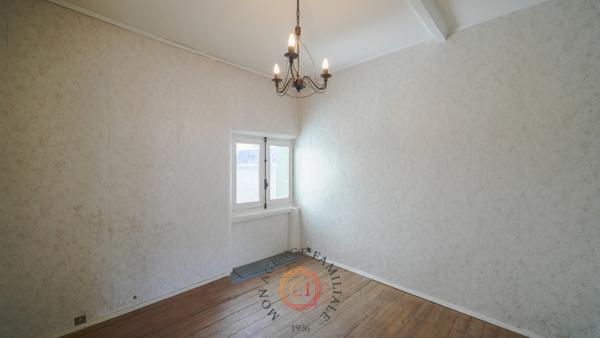 Maison
                                                                                                                                                                                                                                                                                                                        6 pièce(s)                                                                                                                                                                                                          3 chambre(s)                                                                                                                                                                                                          125  m²