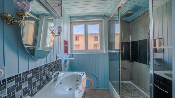 Maison
                                                                                                                                                                                                                                                                                                                        6 pièce(s)                                                                                                                                                                                                          3 chambre(s)                                                                                                                                                                                                          125  m²