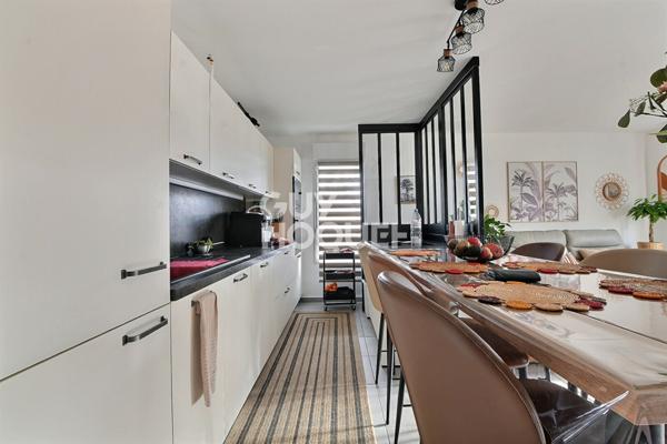 Appartement T3 de 64 m² de standing avec grande terrasse 22 m² et garage, Vénissieux (69200)