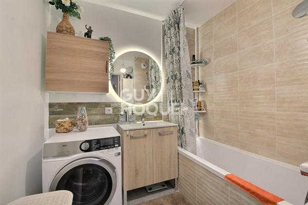 Appartement T3 de 64 m² de standing avec grande terrasse 22 m² et garage, Vénissieux (69200)