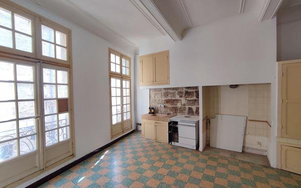 Immeuble à vendre    7 pièces •  Pézenas